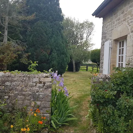 Jolie Maison En Pierre Proche De La D'omaha Hébergement de vacances Vierville-sur-Mer
